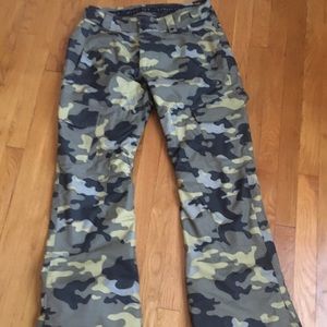 Men’s Oakley ski/snowboard pants